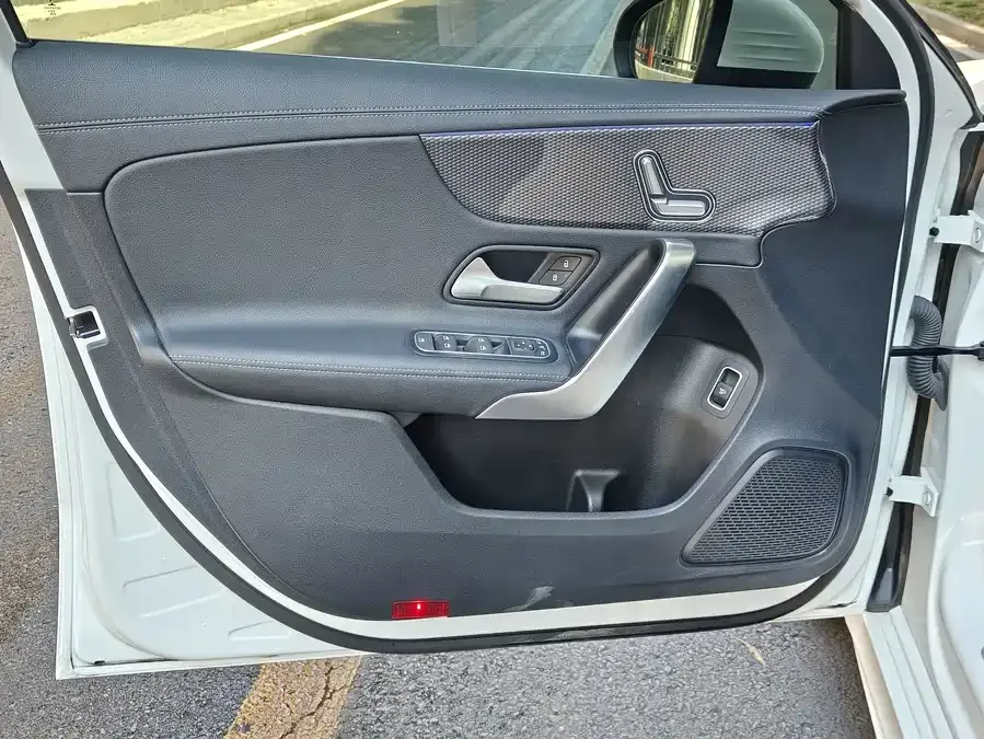 Mercedes-Benz Class A Mercedes-Benz A-Class 2022 A 200 L Sports Sedan Fashion Edition 2023 — миниатюра 2