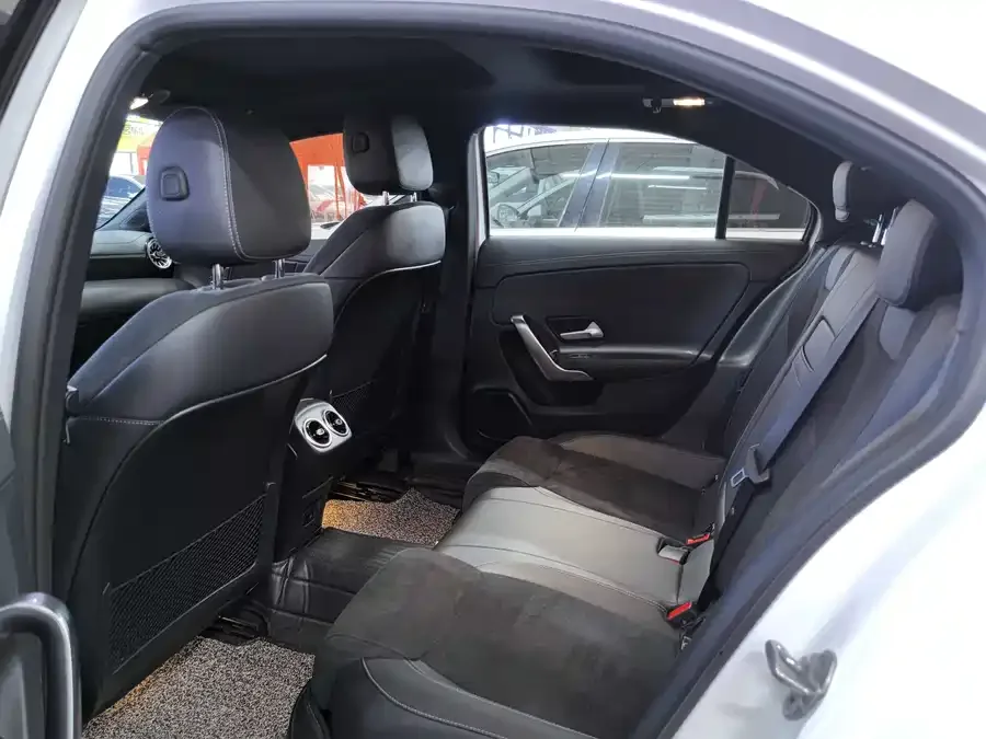 Mercedes-Benz Class A Mercedes-Benz A-Class 2023 A 200 L Fashion Edition 2023 — миниатюра 3