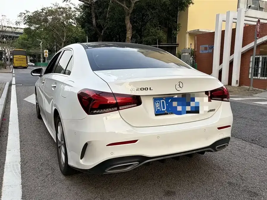 Mercedes-Benz Class A Mercedes-Benz A-Class 2022 A 200 L Sports Sedan Fashion Edition 2022 — миниатюра 3