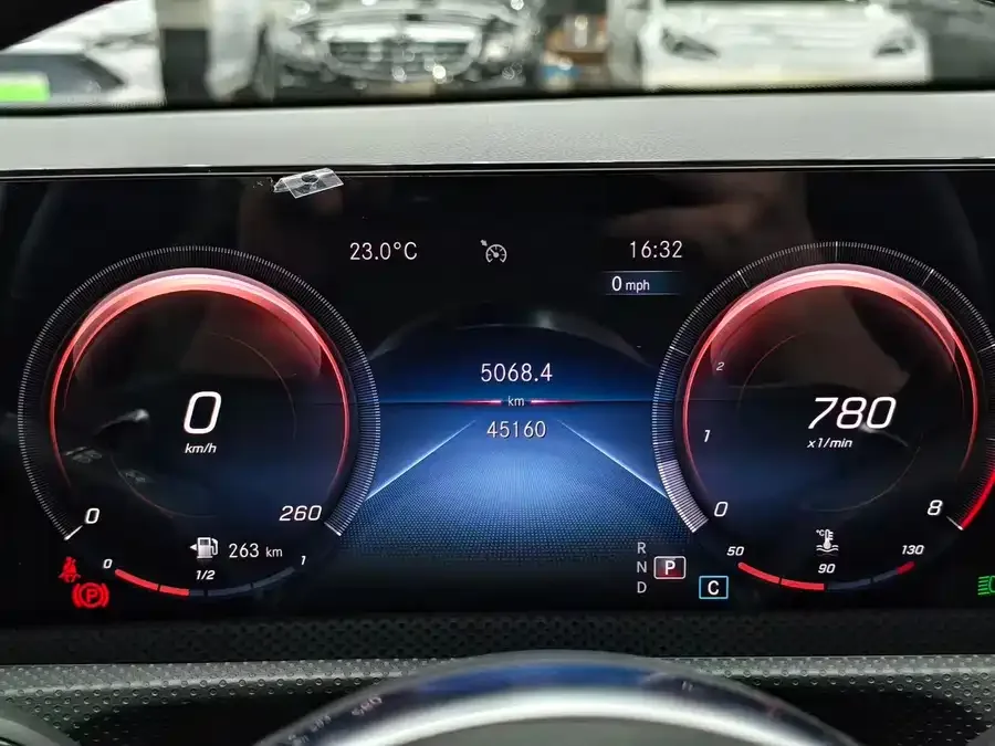 Mercedes-Benz Class A Mercedes-Benz A-Class 2022 A 200 L Sports Sedan Fashion Edition 2022 — миниатюра 2