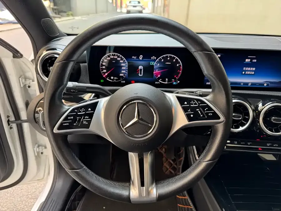 Mercedes-Benz Class A Mercedes-Benz A-Class 2023 A 180 L 2023 — миниатюра 3