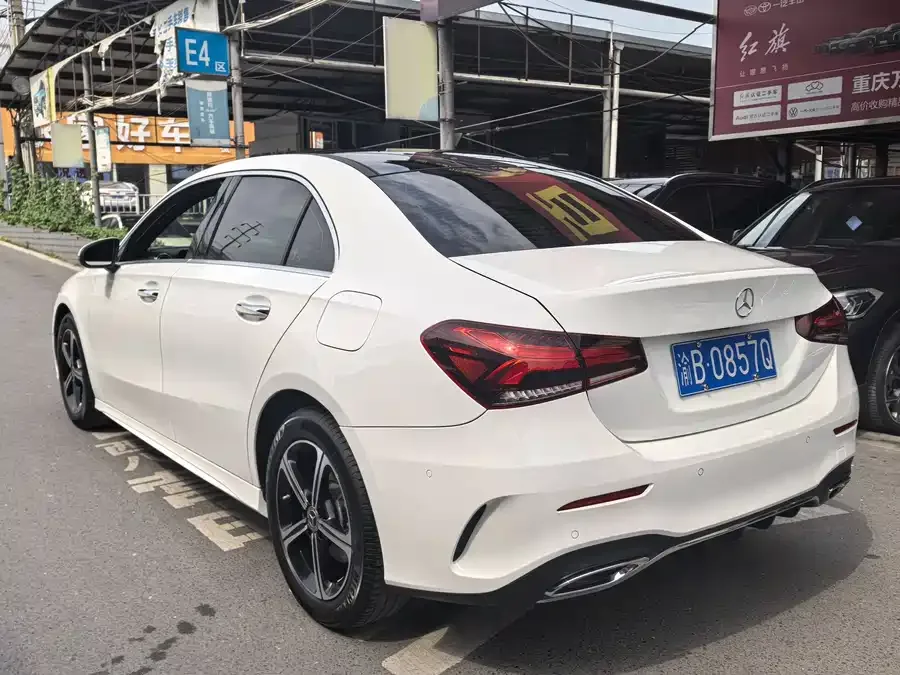 Mercedes-Benz Class A Mercedes-Benz A-Class 2020 facelift A 200 L sports sedan and fashionable model 2022 — миниатюра 5
