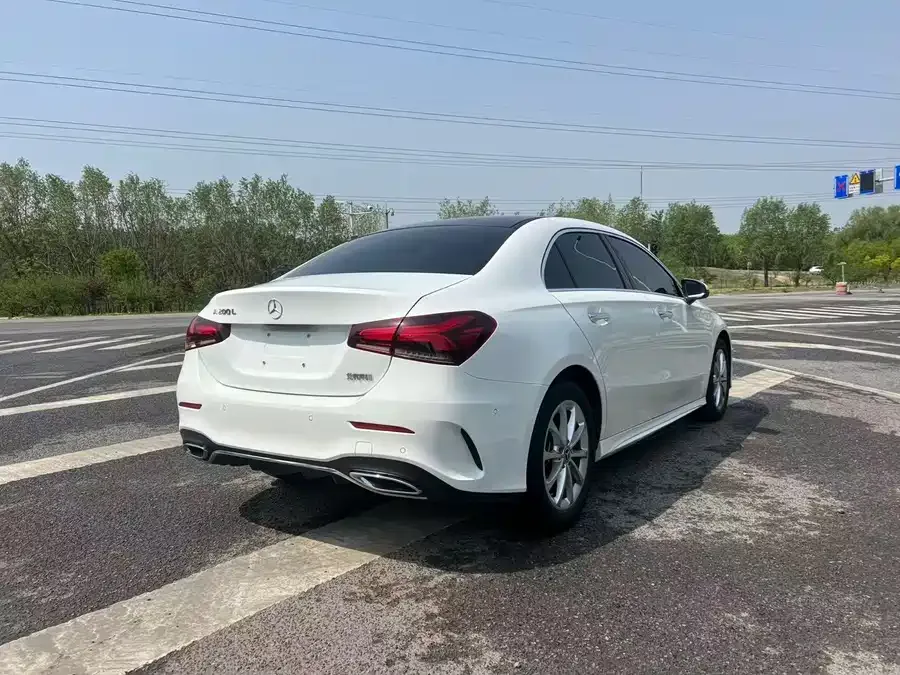 Mercedes-Benz Class A Mercedes-Benz A-Class 2022 A 200 L Sports Sedan Fashion Edition 2022 — миниатюра 5