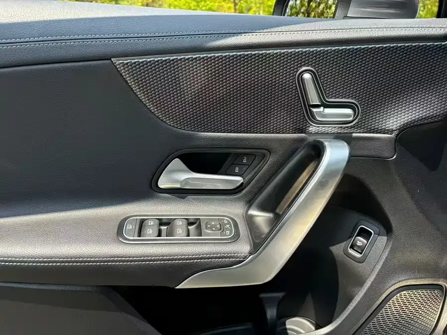 Mercedes-Benz Class A Mercedes-Benz A-Class 2022 A 200 L Sports Sedan Fashion Edition 2023 — миниатюра 4