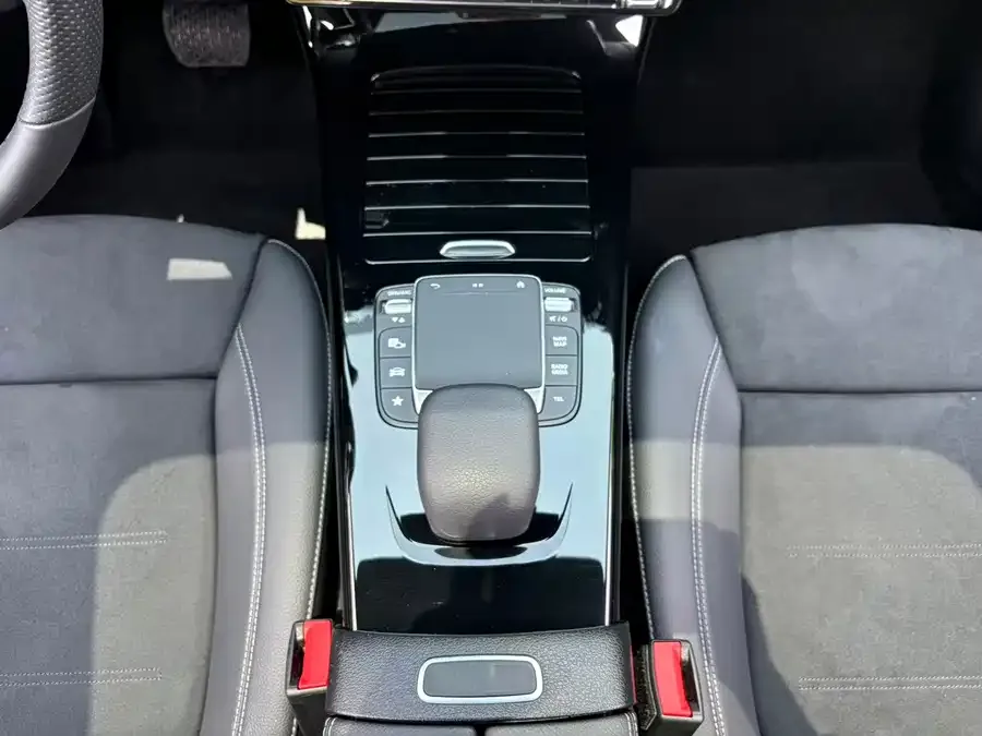 Mercedes-Benz Class A Mercedes-Benz A-Class 2022 A 200 L Sports Sedan Fashion Edition 2023 — миниатюра 5