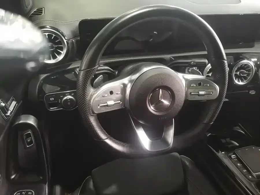 Mercedes-Benz Class A Mercedes-Benz A-Class 2022 Model Three A 200 L Sports Sedan Fashion Model 2023 — миниатюра 4