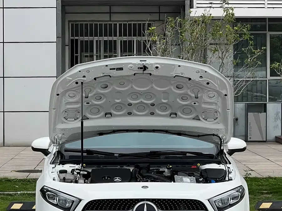 Mercedes-Benz Class A Mercedes-Benz A-Class 2022 A 200 L Sports Sedan Dynamic Edition 2022 — миниатюра 3
