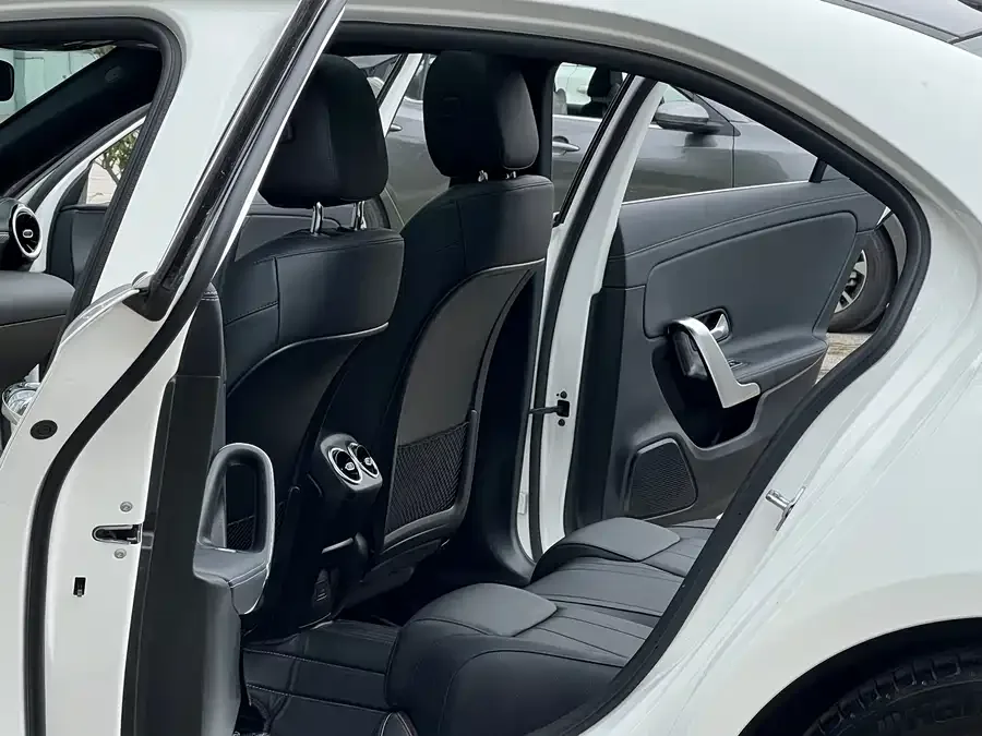 Mercedes-Benz Class A Mercedes-Benz A-Class 2022 A 200 L Sports Sedan Dynamic Edition 2022 — миниатюра 4