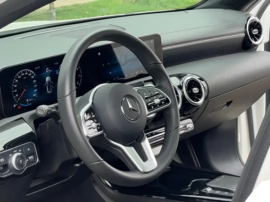 Mercedes-Benz Class A Mercedes-Benz A-Class 2022 A 200 L Sports Sedan Dynamic Edition 2022 — миниатюра 5