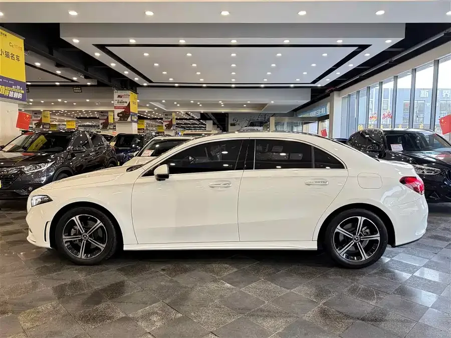 Mercedes-Benz Class A Mercedes-Benz A-Class 2022 Model Three A 200 L Sports Sedan Fashion Model 2023 — миниатюра 3