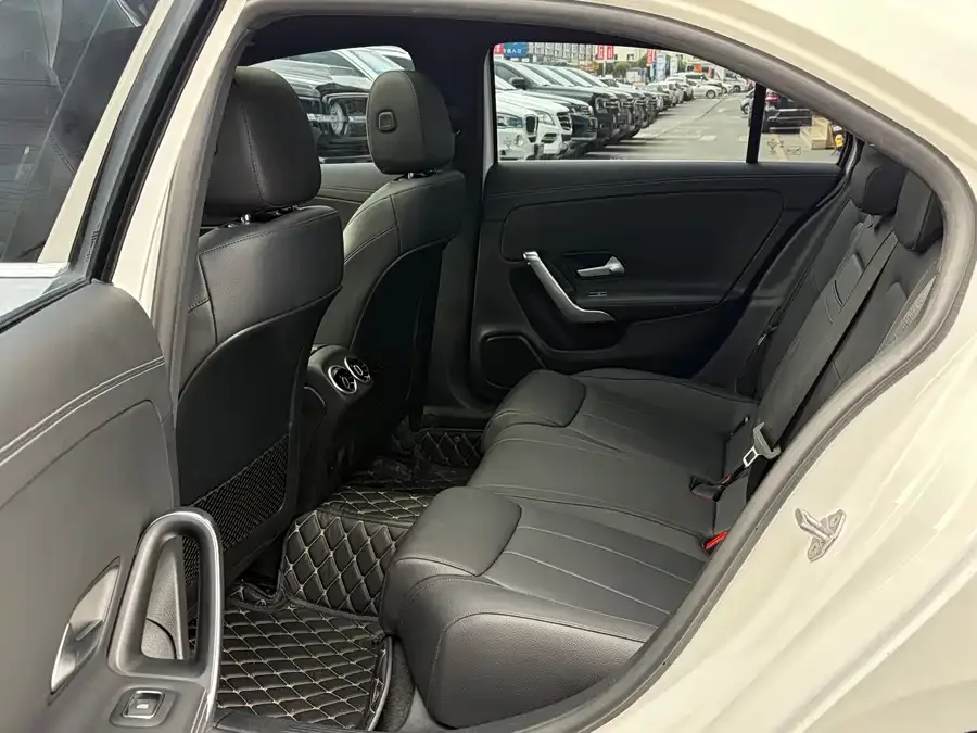 Mercedes-Benz Class A Mercedes-Benz A-Class 2022 A 200 L Sports Sedan Fashion Edition 2022 — миниатюра 4