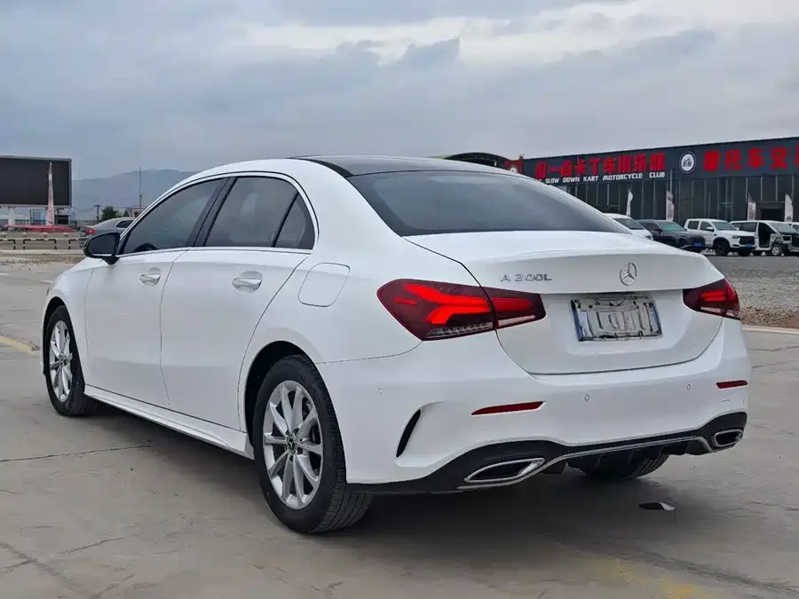 Mercedes-Benz Class A Mercedes-Benz A-Class 2022 A 200 L Sports Sedan Dynamic Edition 2023 — миниатюра 4