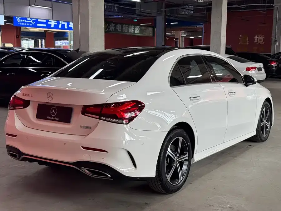 Mercedes-Benz Class A Mercedes-Benz A-Class 2022 A 200 L Sports Sedan Fashion Edition 2023 — миниатюра 2