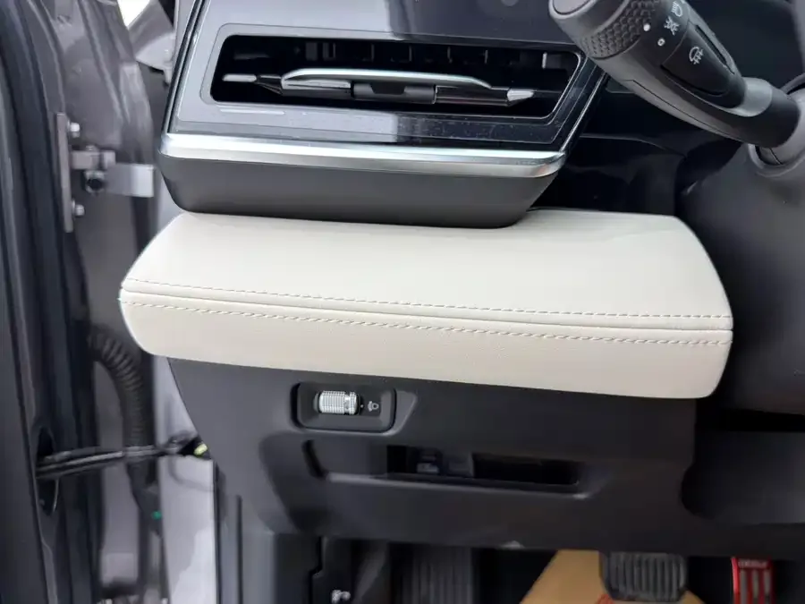 Geely Monjaro Xingyue L 2023 2.0TD High Power Automatic 2WD Flagship Model 2023 — миниатюра 3