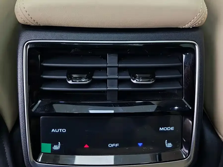 Geely Monjaro Xingyue L 2025 Dongfangyao 2.0TD Automatic Star-gazing Edition 2025 — миниатюра 4