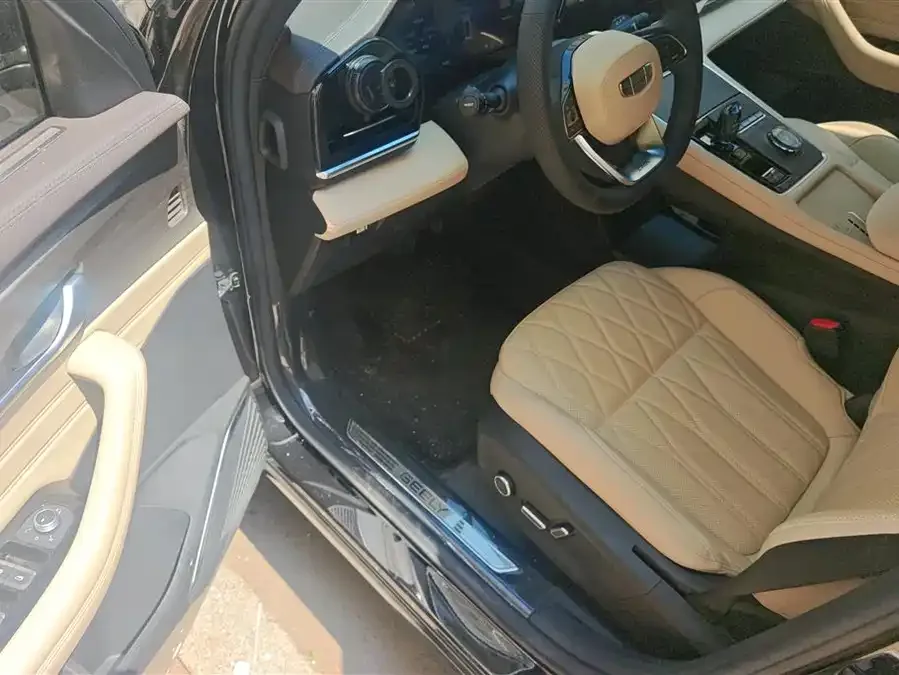 Geely Monjaro Xingyue L 2025 Dongfangyao 2.0TD Automatic 4WD Moon-Watching Edition 2025 — миниатюра 3