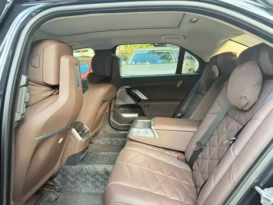 BMW 7 Series BMW 7 Series 2023 735Li Luxury Package 2023 — миниатюра 2