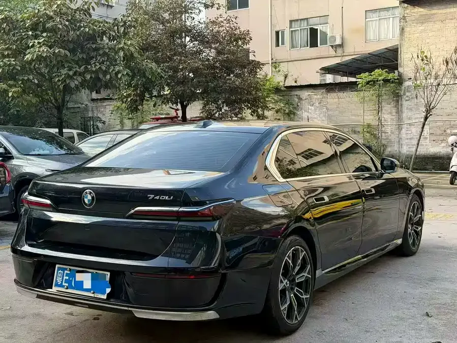 BMW 7 Series BMW 7 Series 2023 735Li Luxury Package 2023 — миниатюра 3