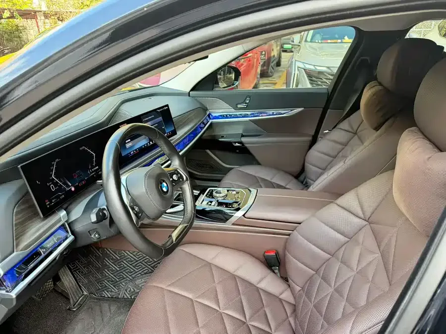BMW 7 Series BMW 7 Series 2023 735Li Luxury Package 2023 — миниатюра 4