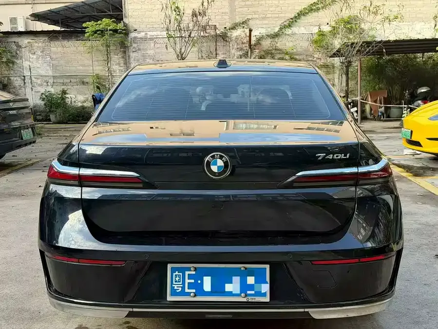BMW 7 Series BMW 7 Series 2023 735Li Luxury Package 2023 — миниатюра 5