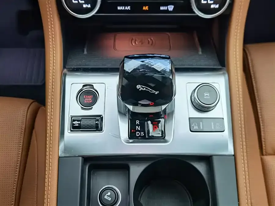 Jaguar F-Pace 2024 P250 R-Dynamic SE 2024 — миниатюра 4