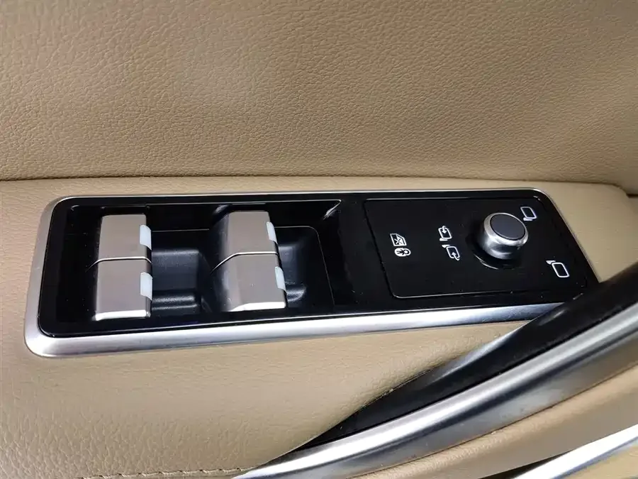 Jaguar XFL 2024 2.0T P250 2WD Luxury Edition 2024 — миниатюра 3