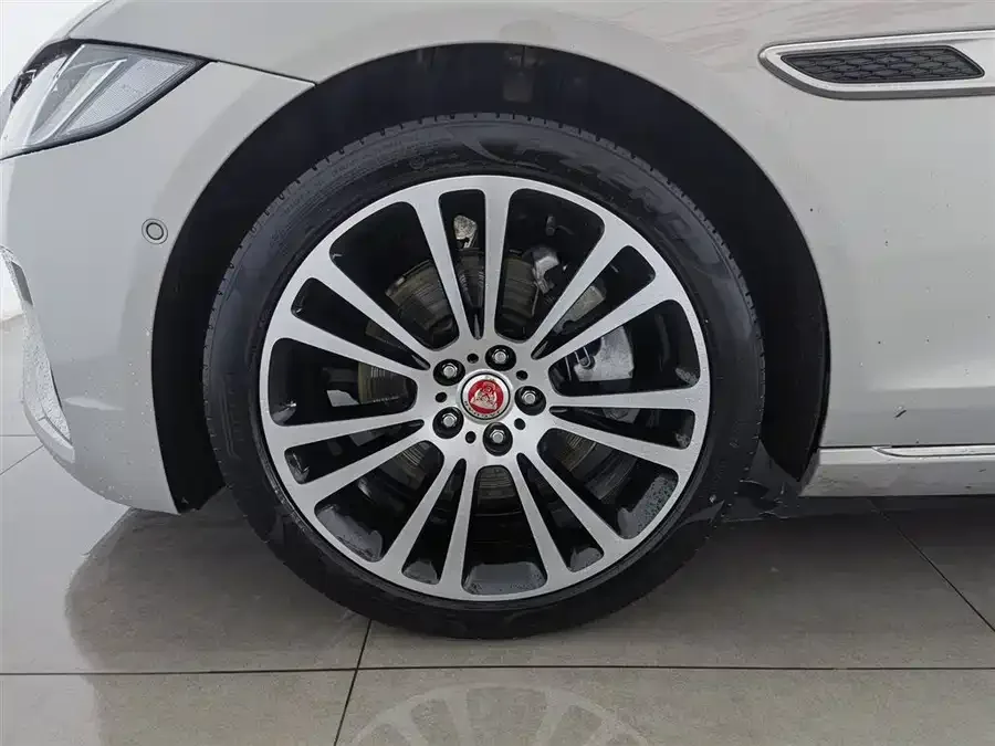 Jaguar XFL 2024 2.0T P250 2WD Luxury Edition 2024 — миниатюра 5