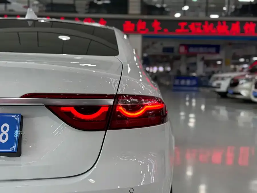 Jaguar XFL 2025 2.0T P250 Two-Wheel Drive Premium Luxury Edition 2025 — миниатюра 3