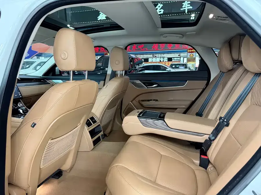 Jaguar XFL 2025 2.0T P250 Two-Wheel Drive Premium Luxury Edition 2025 — миниатюра 4