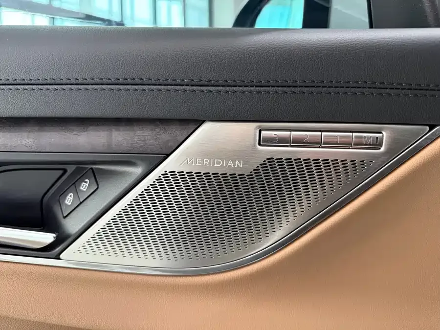 Jaguar XFL 2025 2.0T P250 Two-Wheel Drive Premium Luxury Edition 2025 — миниатюра 5