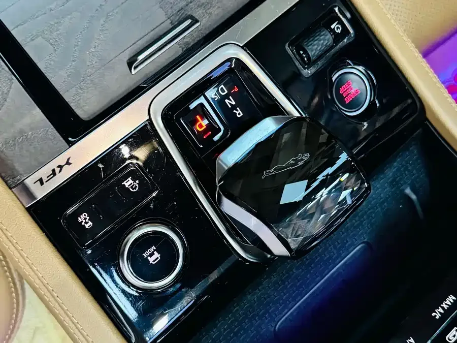 Jaguar XFL 2024 2.0T P250 2WD Luxury Edition 2025 — миниатюра 3