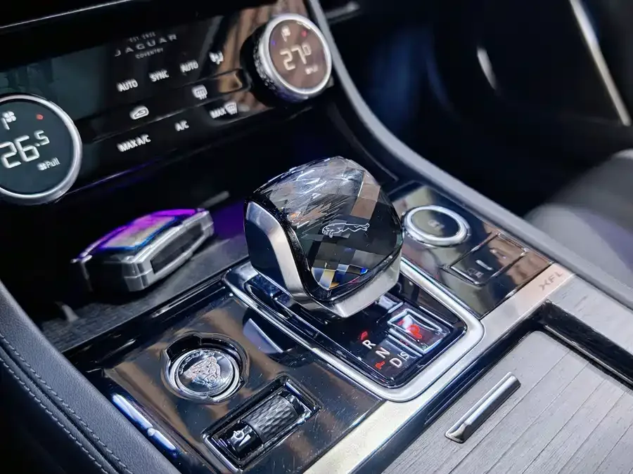 Jaguar XFL 2023 XFL 2.0T P200 2WD Elite Luxury Edition 2023 — миниатюра 3