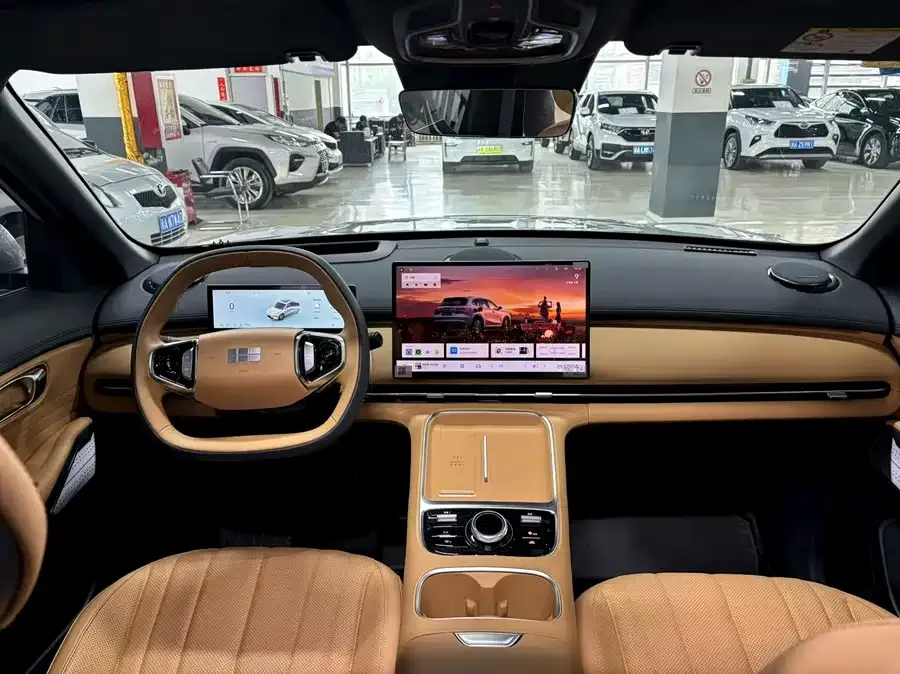 Geely Galaxy L7 Galaxy L7 2025 EM-i 115km Exploration+ Edition 2025 — миниатюра 2