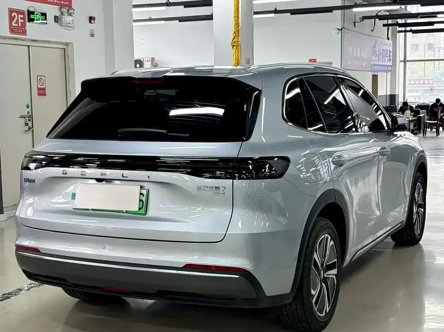Geely Galaxy L7 Galaxy L7 2025 EM-i 115km Exploration+ Edition 2025 — миниатюра 3