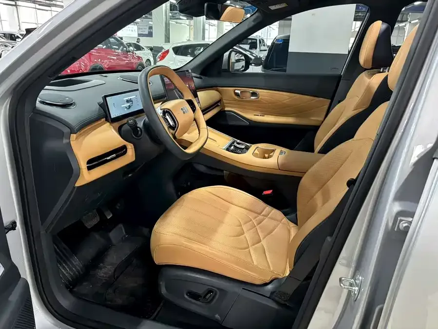 Geely Galaxy L7 Galaxy L7 2025 EM-i 115km Exploration+ Edition 2025 — миниатюра 4