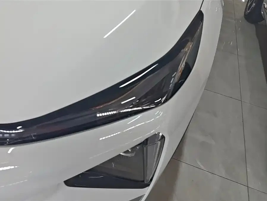 Geely Galaxy L7 Galaxy L7 2025 EM-i 115km Exploration+ Edition 2025 — миниатюра 2