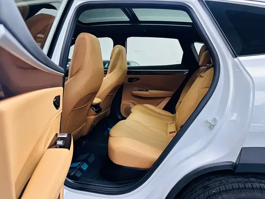 Geely Galaxy L7 Galaxy L7 2025 EM-i 115km Exploration+ Edition 2025 — миниатюра 3
