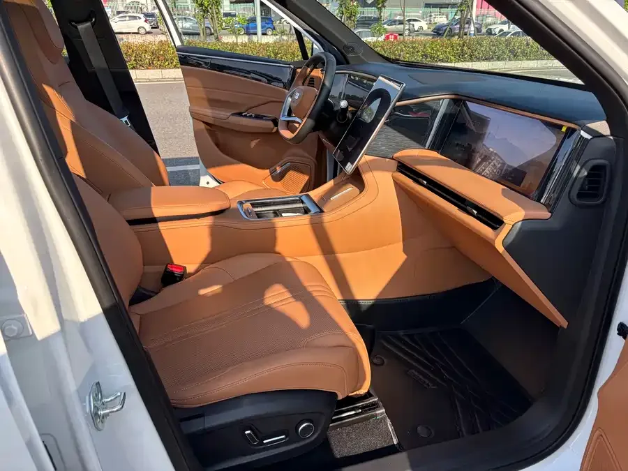 Geely Galaxy L7 Galaxy L7 2025 EM-i 115km Exploration+ Edition 2025 — миниатюра 3