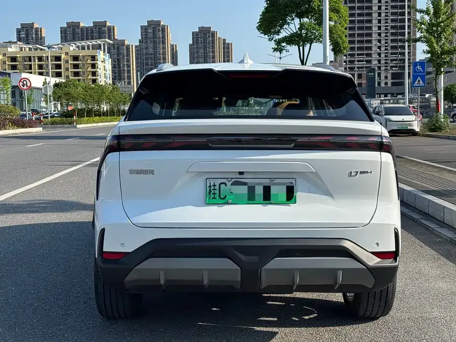 Geely Galaxy L7 Galaxy L7 2025 EM-i 115km Exploration+ Edition 2025 — миниатюра 4
