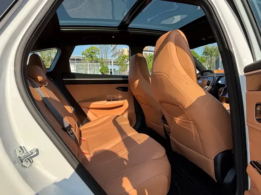 Geely Galaxy L7 Galaxy L7 2025 EM-i 115km Exploration+ Edition 2025 — миниатюра 5