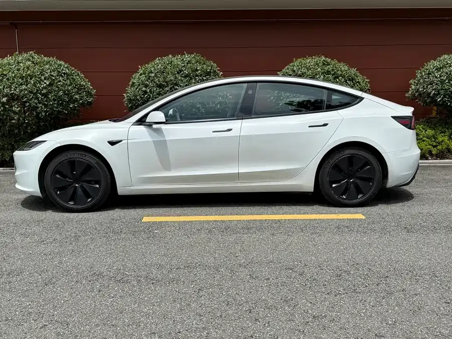 Tesla Model 3 Model 3 2023 rear-wheel drive version 2024 — миниатюра 4
