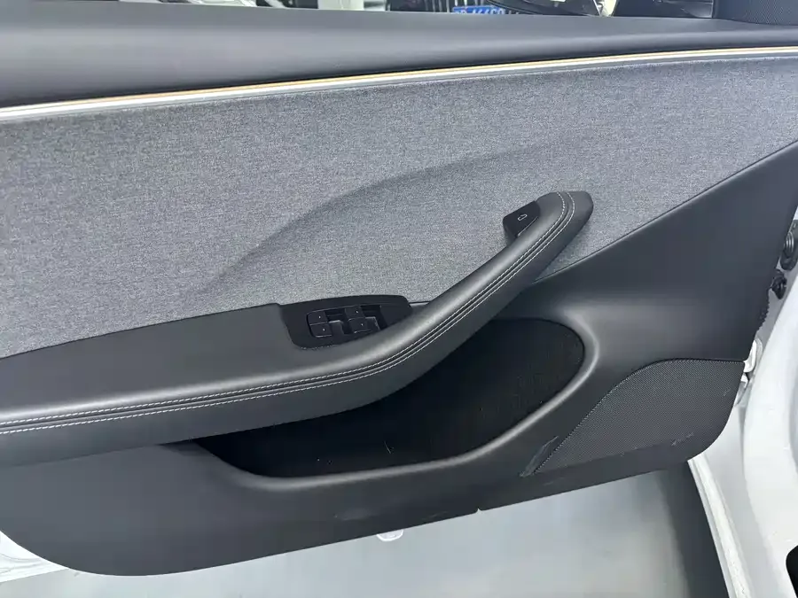 Tesla Model 3 Model 3 2023 rear-wheel drive version 2024 — миниатюра 3