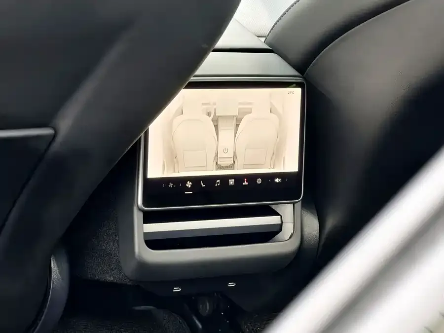 Tesla Model 3 Model 3 2023 rear-wheel drive version 2025 — миниатюра 3