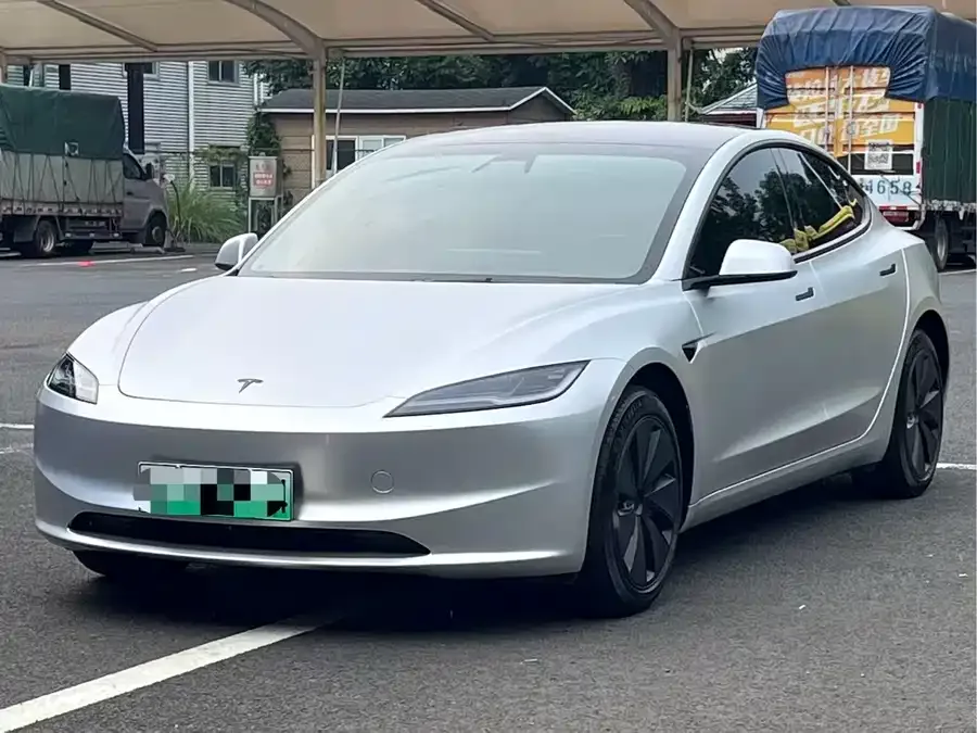 Tesla Model 3 2024
