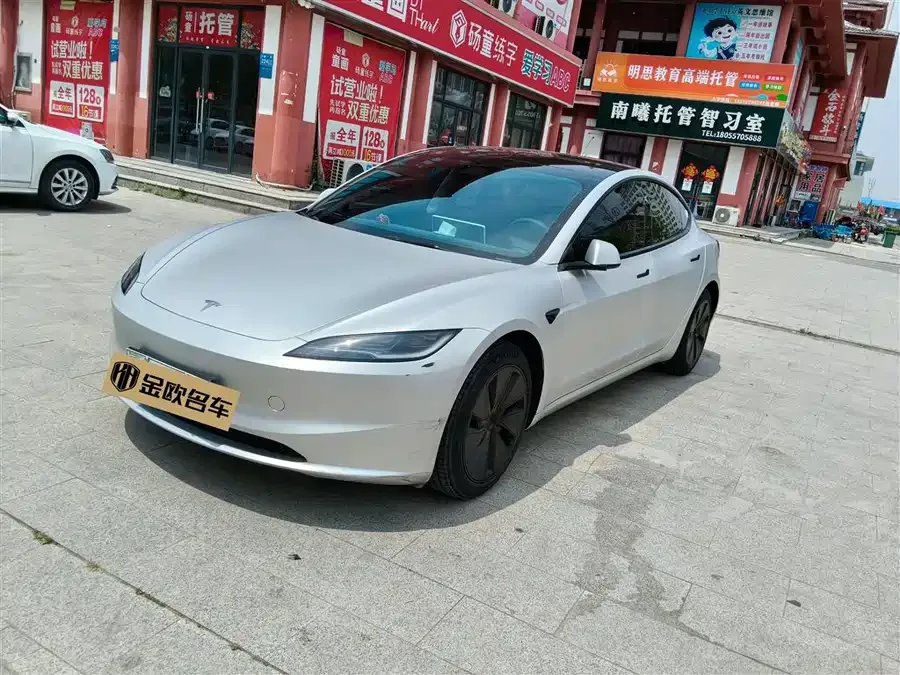 Tesla Model 3 2024