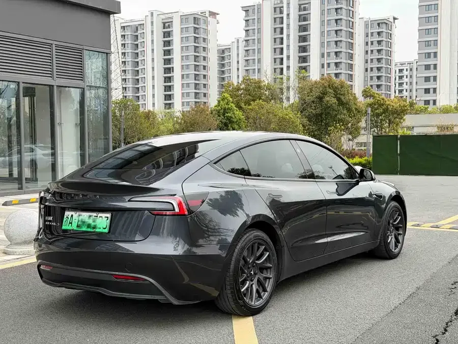 Tesla Model 3 Model 3 2023 rear-wheel drive version 2025 — миниатюра 4