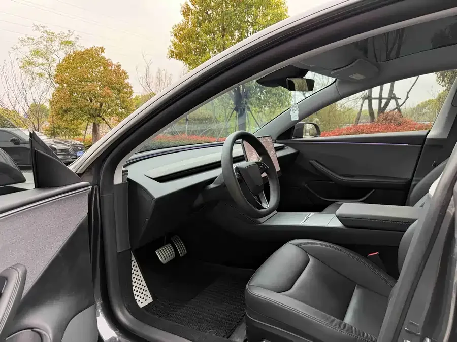 Tesla Model 3 Model 3 2023 rear-wheel drive version 2025 — миниатюра 5