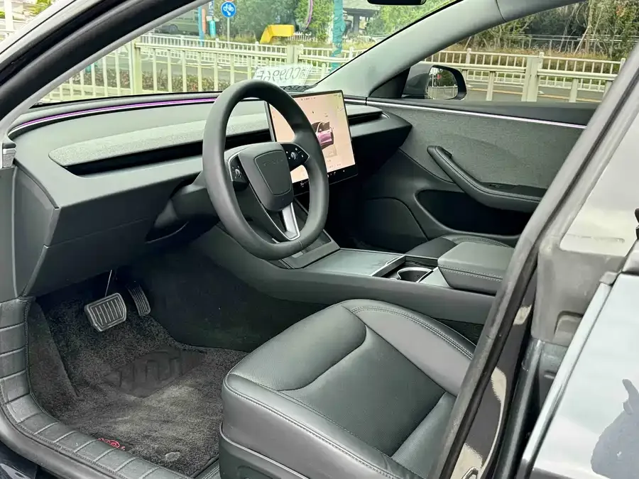 Tesla Model 3 Model 3 2023 rear-wheel drive version 2024 — миниатюра 4