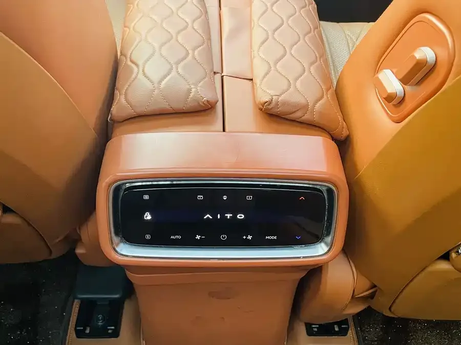 AITO M9 M9 2024 Extended Range Ultra Edition 52kWh 6-seater Edition 2024 — миниатюра 5