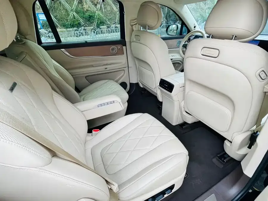 AITO M9 M9 2024 Extended Range Ultra Edition 42kWh 6-seater Edition 2024 — миниатюра 5